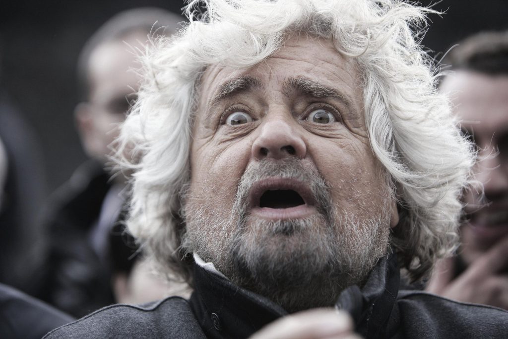 Beppe Grillo Sull Etna Comizio A Metri Masterx