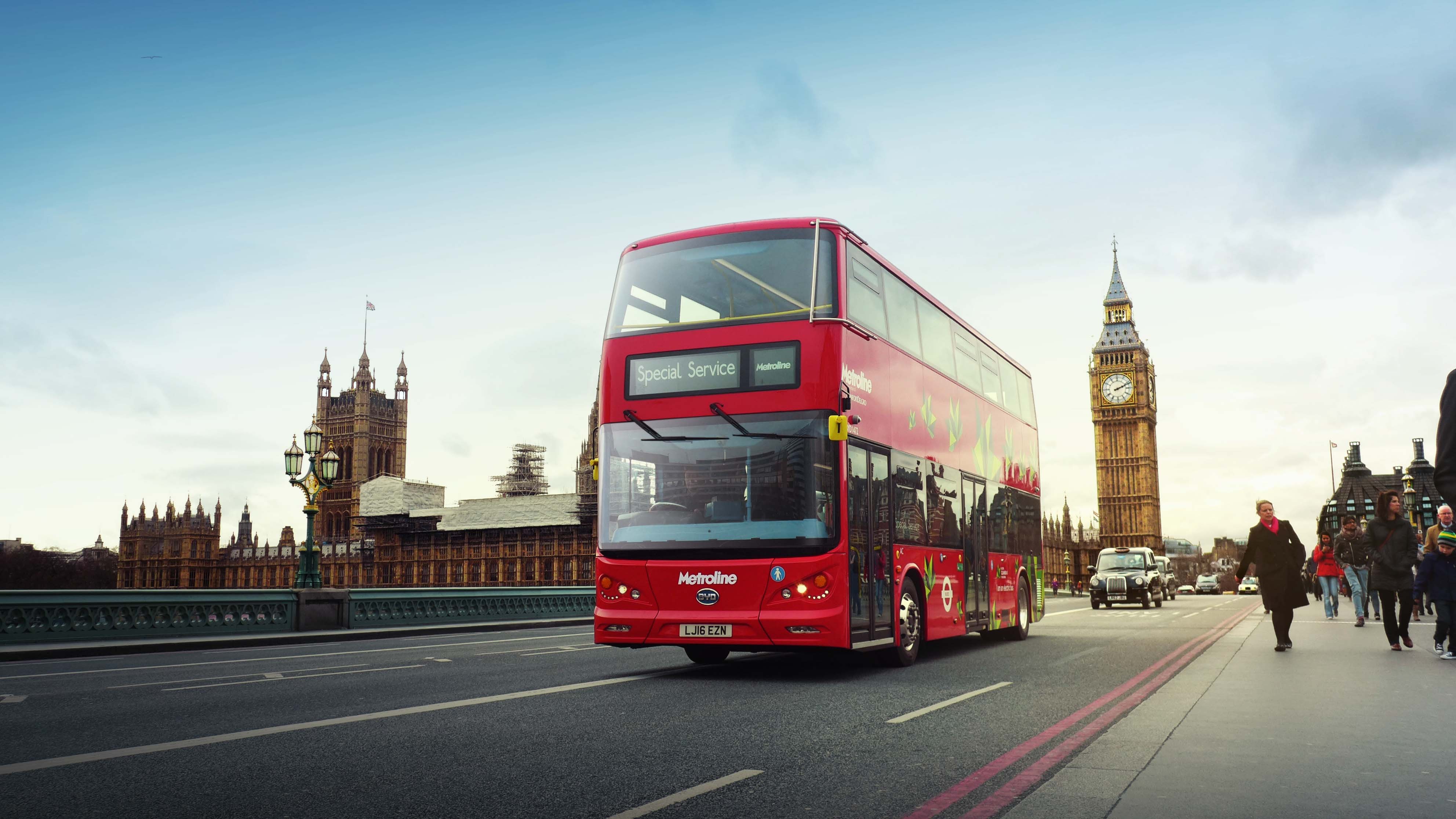 londra-ecco-i-coffee-bus-in-strada-grazie-alle-tazzine