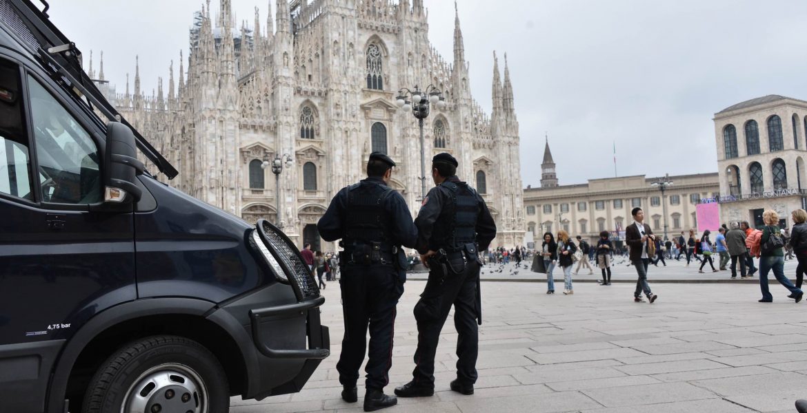 «C’è una bomba in Duomo»: allarme a Milano dopo telefonata anonima