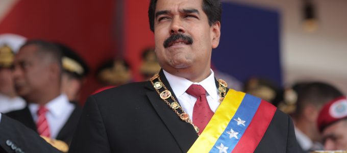 Venezuela, Maduro giura da presidente, i militari presidiano Caracas - MasterX