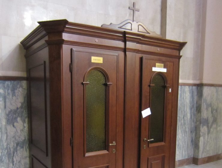 Nardò, microspie nascoste nella chiesa registravano le confessioni - MasterX