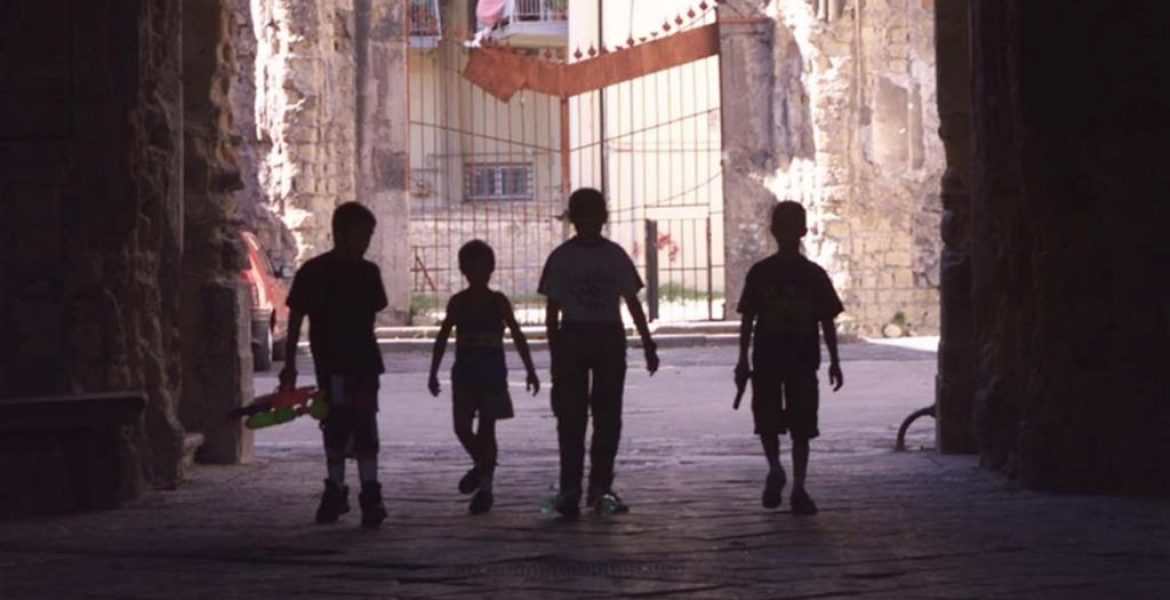 Napoli: bambini usati come corrieri per la coca, 12 arresti - MasterX