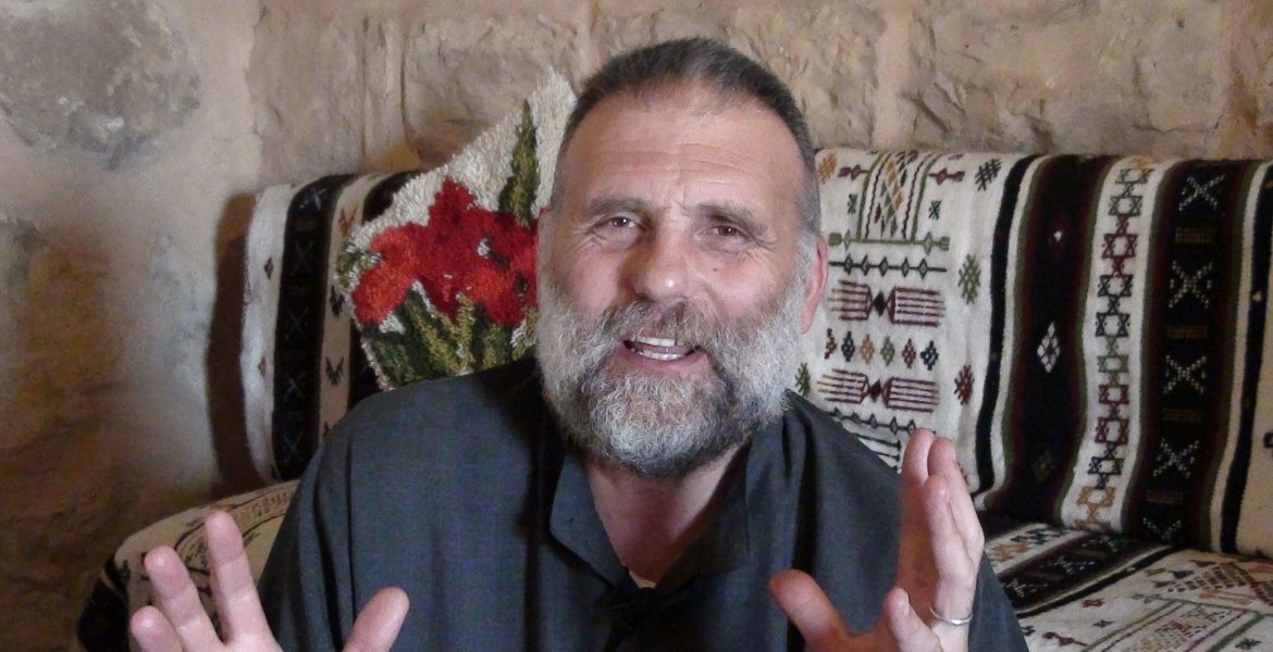 Padre Dall’Oglio potrebbe essere vivo, ma arriva la smentita delle Forze siriane - Master X
