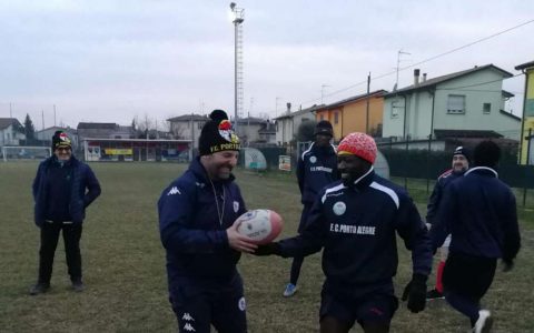 Rugby, il mister razzista ora allena una squadra di profughi