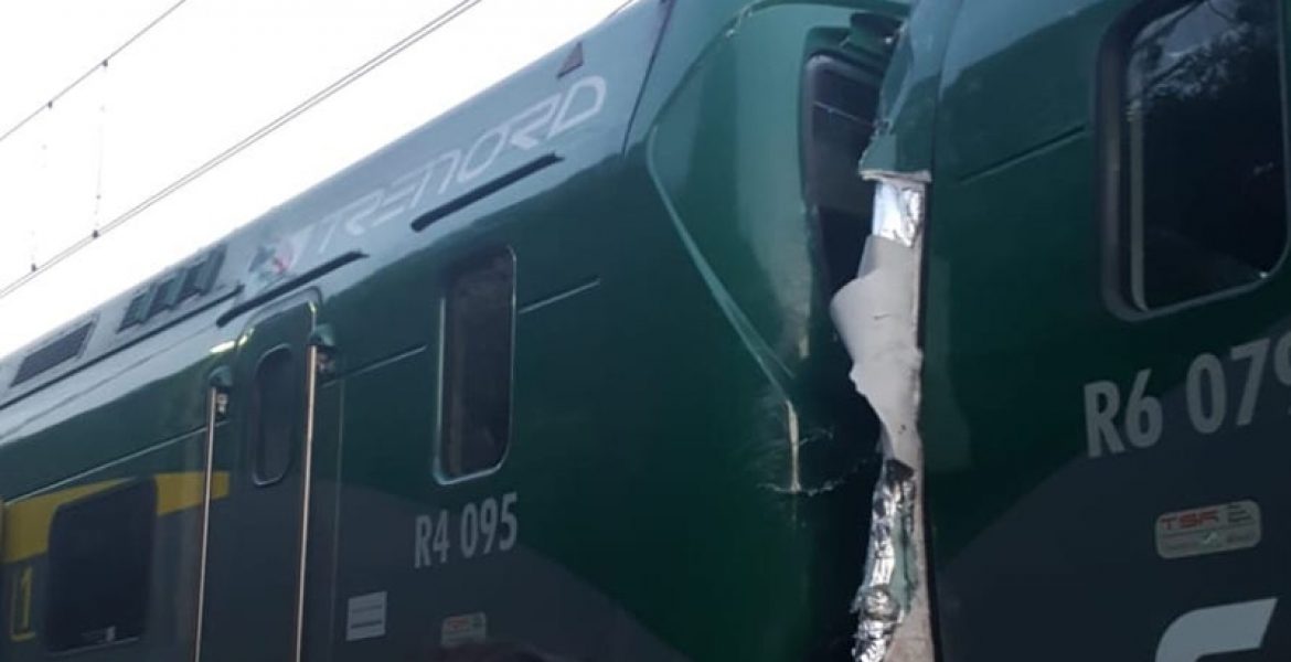 Como, scontro tra due treni: più di 50 passeggeri feriti-MasterX