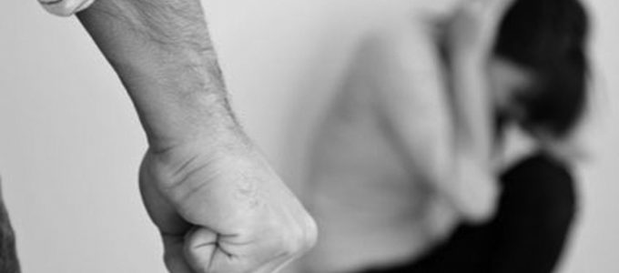 Palermo, picchiata e abusata dai genitori perché lesbica