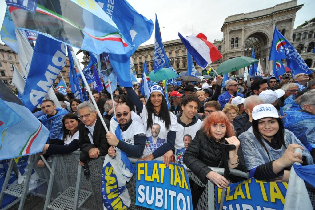 A Milano la manifestazione sovranista di Salvini e la protesta