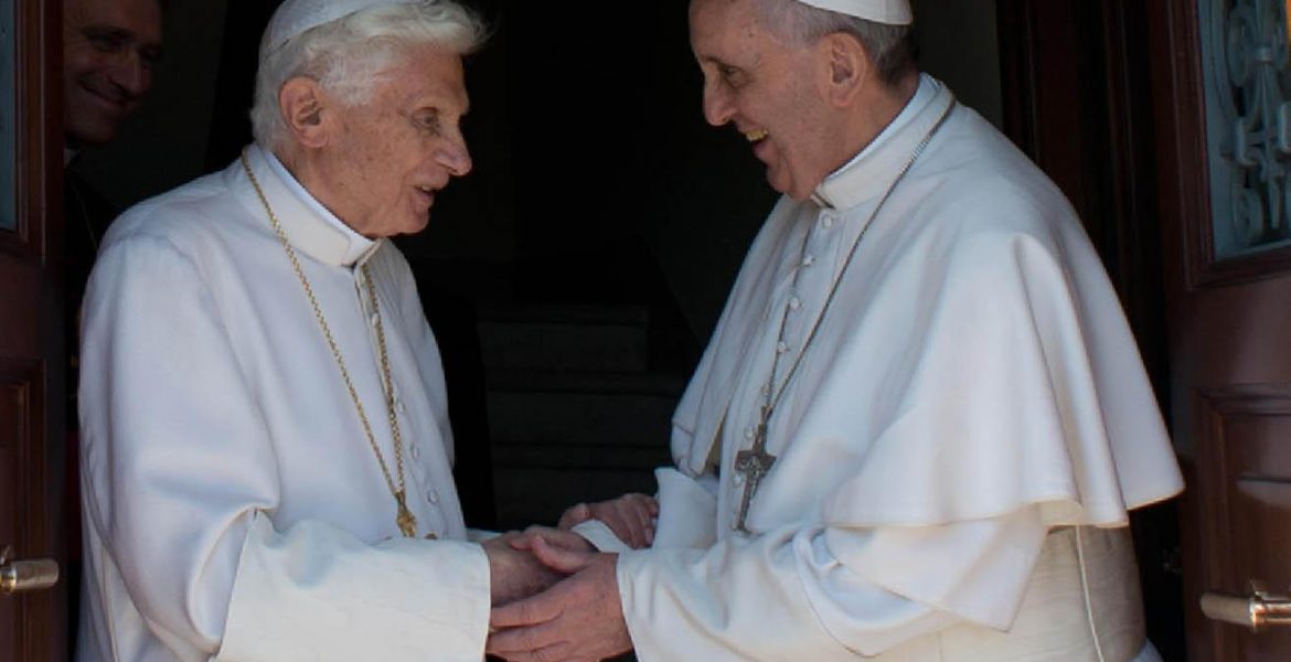Celibato, Ratzinger "corregge" Bergoglio