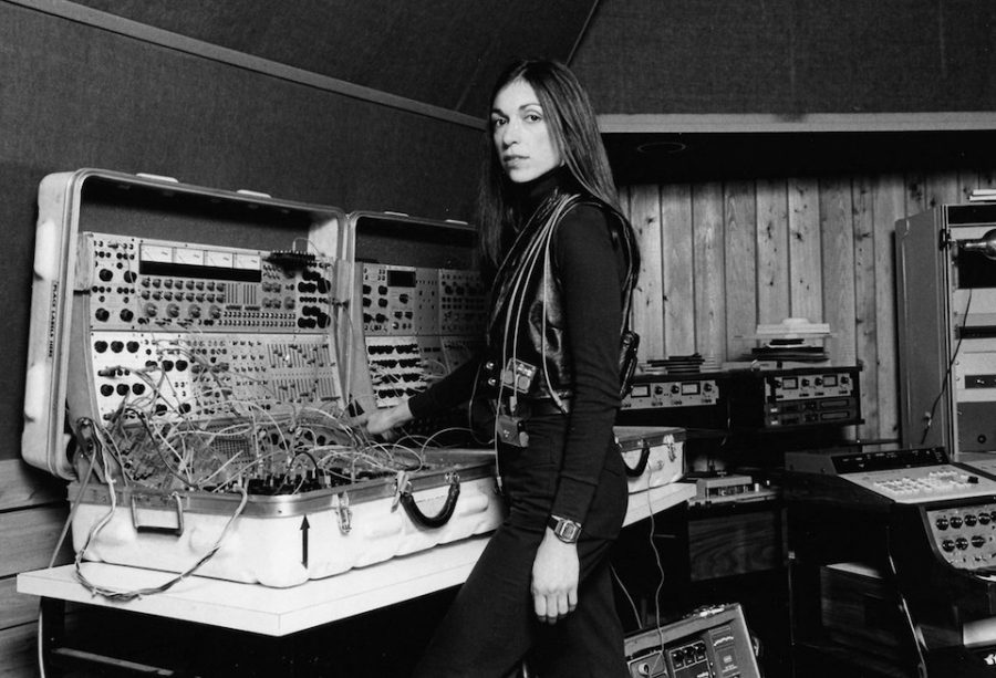 Sisters With Transistors In Un Documentario Le Donne Che Hanno Cambiato La Musica Elettronica 