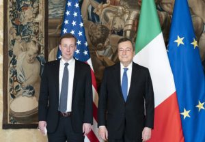 Il Presidente del Consiglio Mario Draghi ed il Consigliere della sicurezza nazionale statunitense Jake Sullivan a Palazzo Chigi (fonte: ANSA)
