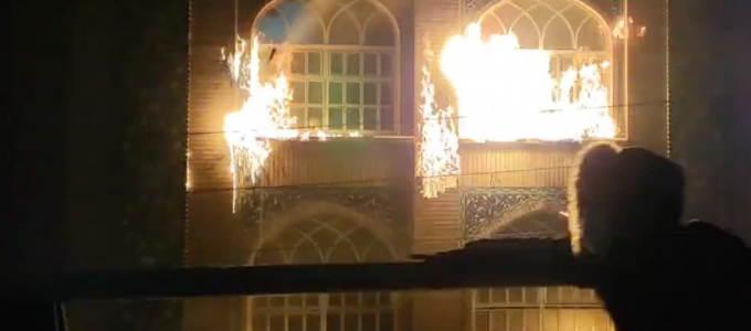 La casa natale di Khomeini in fiamme