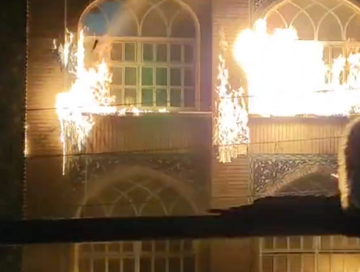 La casa natale di Khomeini in fiamme