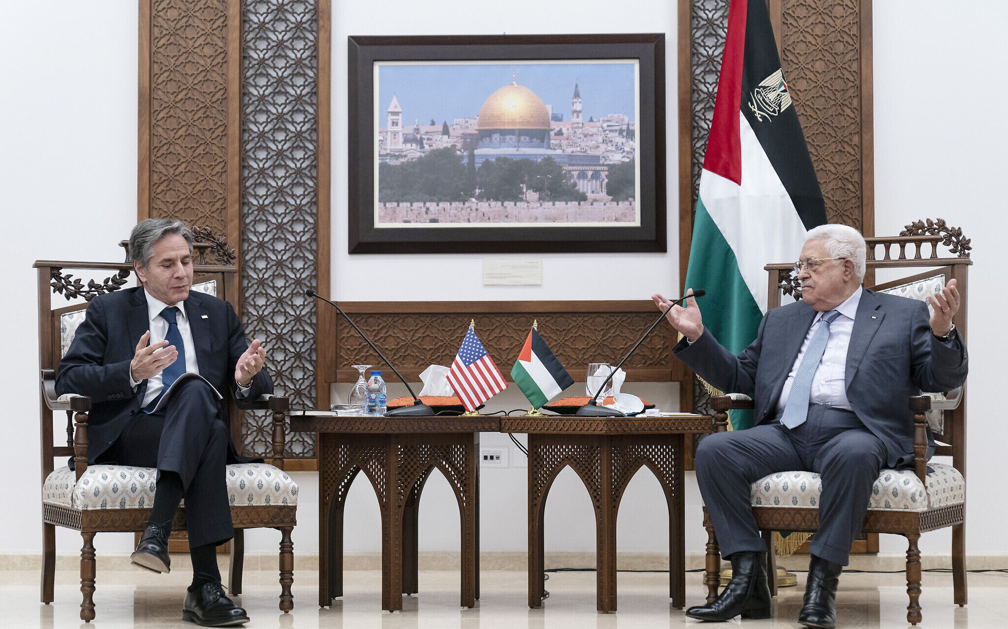Alt L'incontro tra Antony Blinken e Mahmoud Abbas nella città di Ramallah (fonte: The Times of Israel)