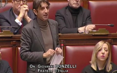 Il deputato di FdI Giovanni Donzelli durante un intervento alla Camera sul caso Cospito
