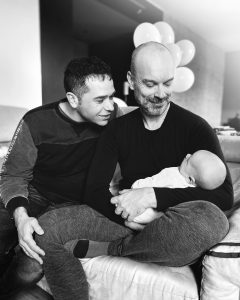 Davide Chiappa e Davide Fassi con il loro bimbo Martino Libero