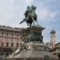 La statua di Vittorio Emanuele II prima di essere imbrattata da Ultima Generazione