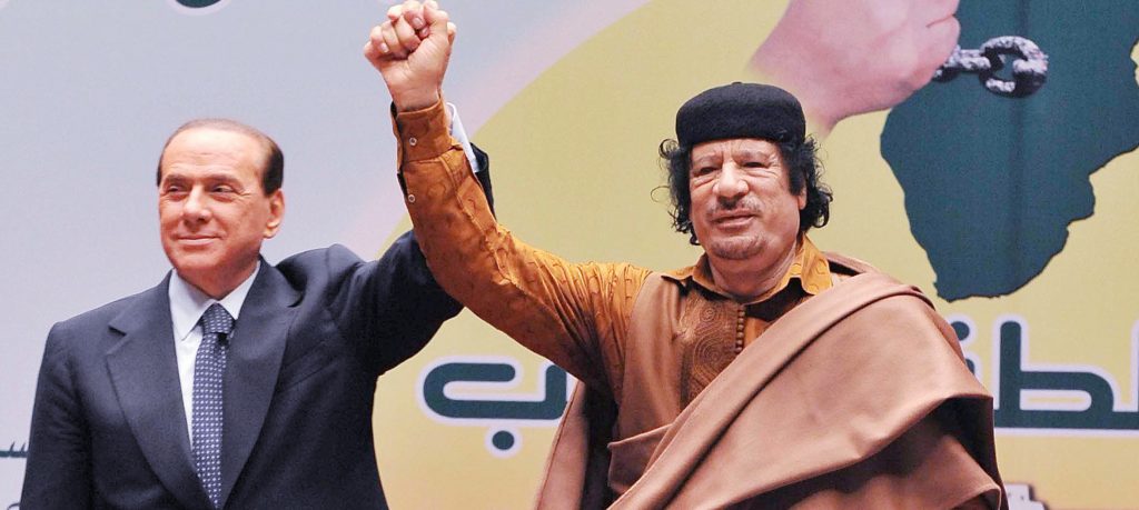 Il Presidente del Consiglio, Silvio Berlusconi, incontra il leader libico Muammar Gheddafi a Sirte, nel marzo 2009