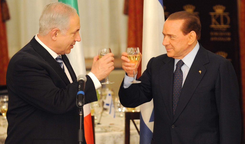 Brindisi tra Silvio Berlusconi e il Primo ministro israeliano Benjamin Netanyahu