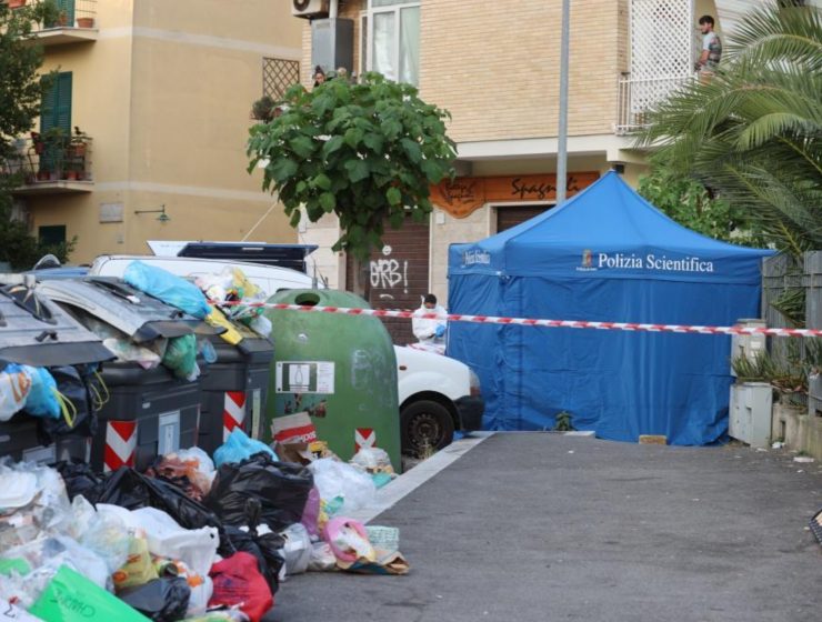 I cassonetti vicino ai quali è stato abbandonato il cadavere di Michelle Maria Causo a Primavalle (Roma)