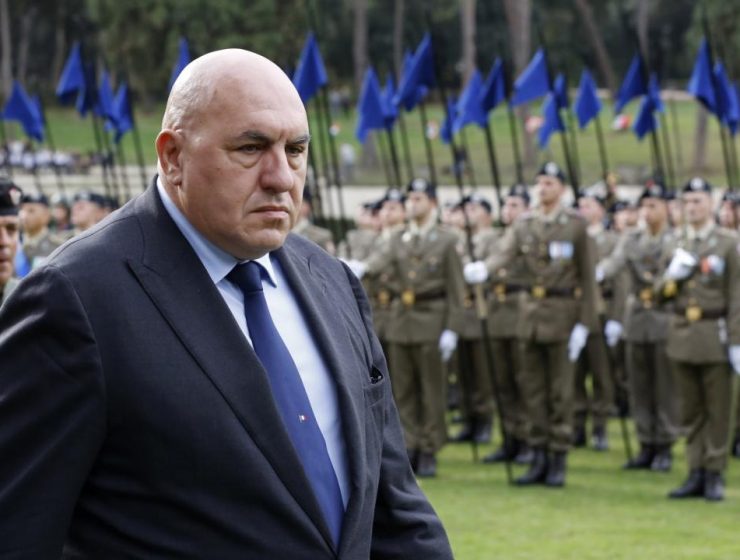 Il ministro della Difesa Guido Crosetto è da tempo impegnato nella riforma delle Forze Armate, partendo dall'ascolto delle necessità dei vertici militari.