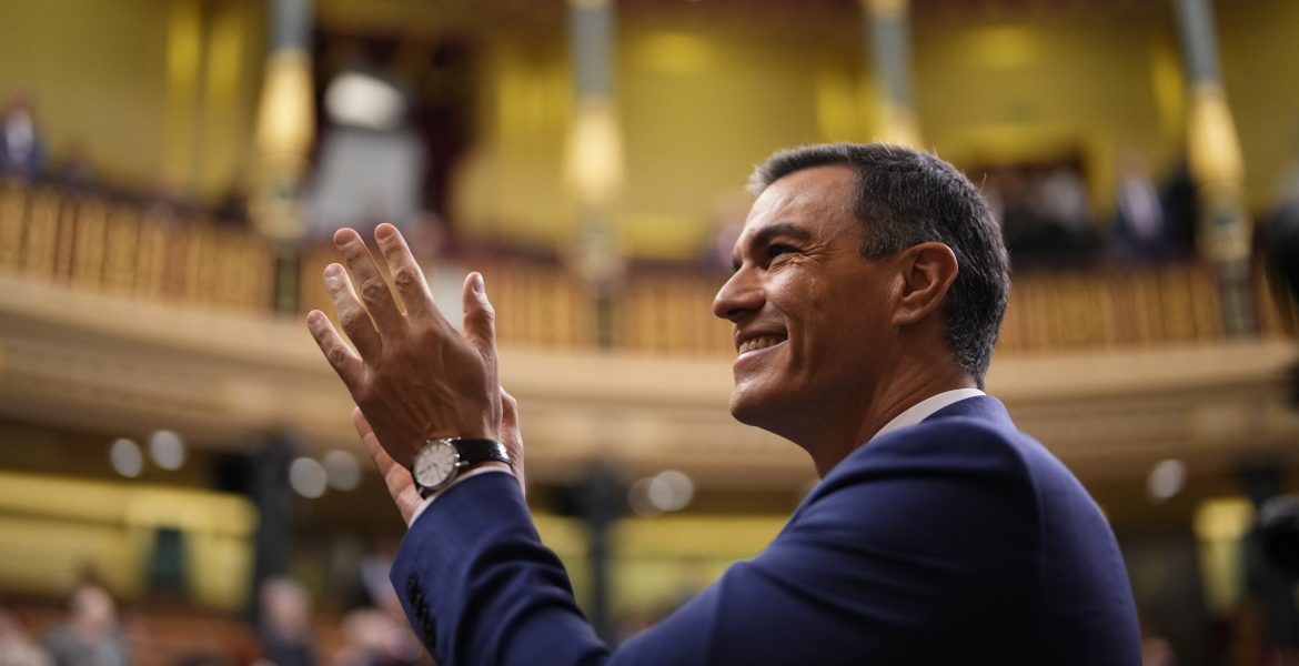 Il socialista Pedro Sanchez è stato riconfermato premier in Spagna