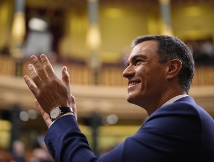Il socialista Pedro Sanchez è stato riconfermato premier in Spagna