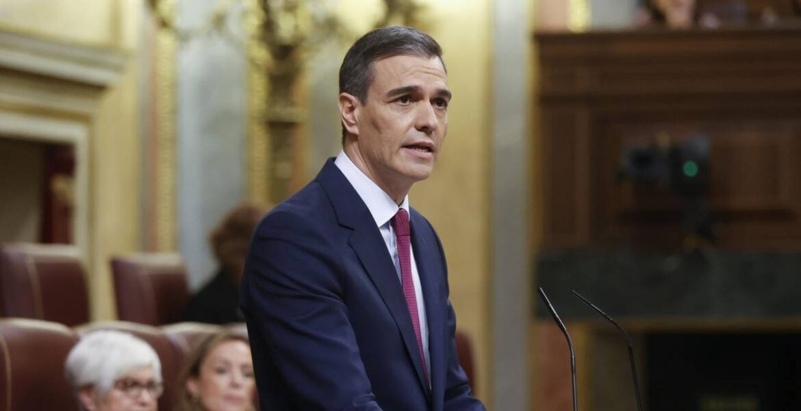 Il premier riconfermato, Pedro Sanchez, ha avuto successo dove Fejóo ha fallito: è riuscito a riunire molti dei movimenti autonomisti in un'unica alleanza governativa.