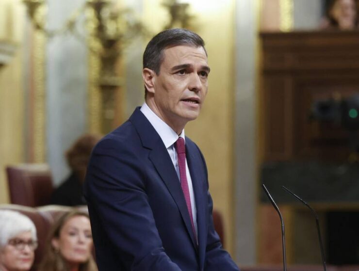 Il premier riconfermato, Pedro Sanchez, ha avuto successo dove Fejóo ha fallito: è riuscito a riunire molti dei movimenti autonomisti in un'unica alleanza governativa.