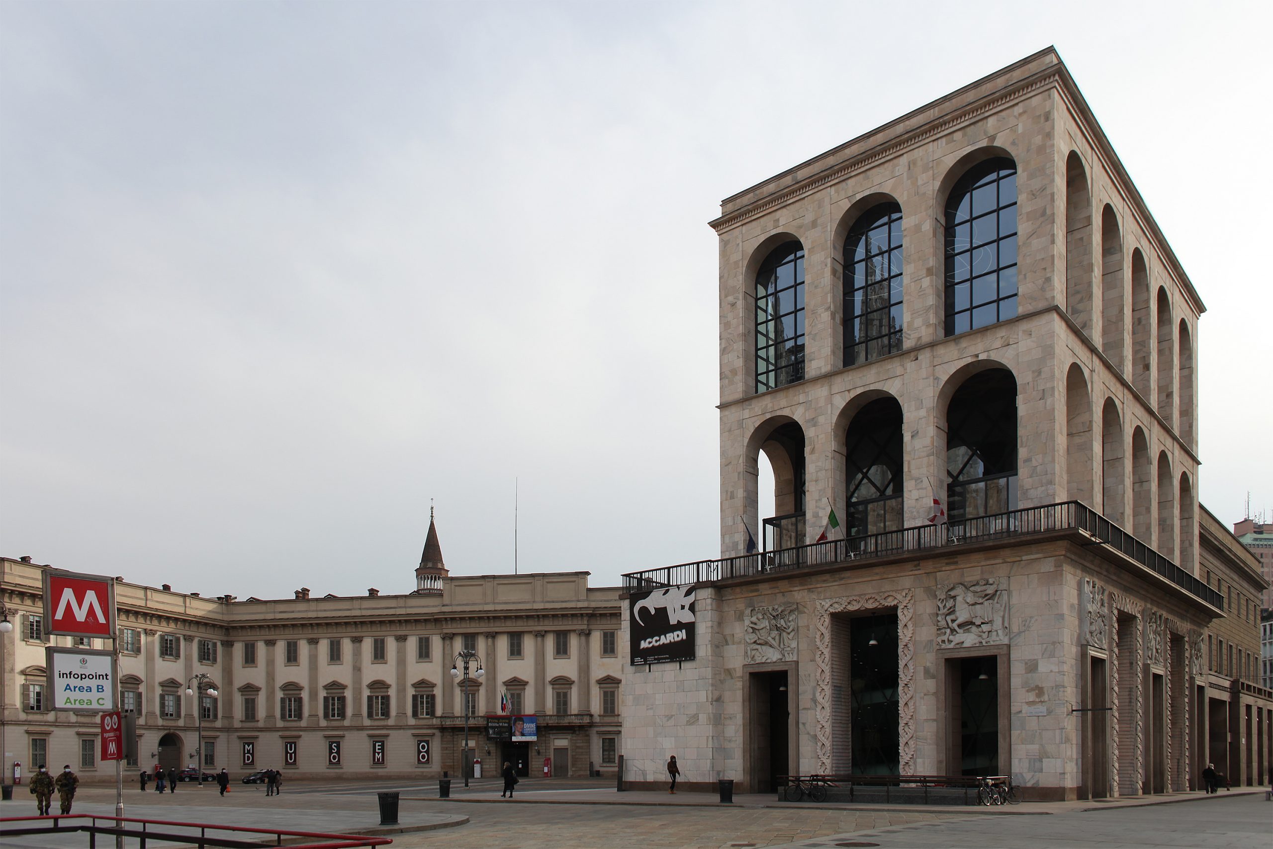 Una veduta dal lato di piazza Duomo del Museo del Novecento a Milano