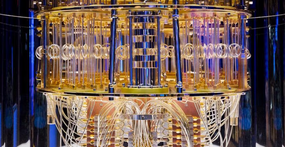 L'aspetto di uno dei più avanzati computer quantistici attualmente in circolazione, appartenente alla multinazionale IBM