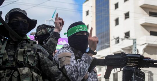 Alcuni miliziani di Hamas, il più importante gruppo armato islamista attivo attualmente nell'area mediorientale.