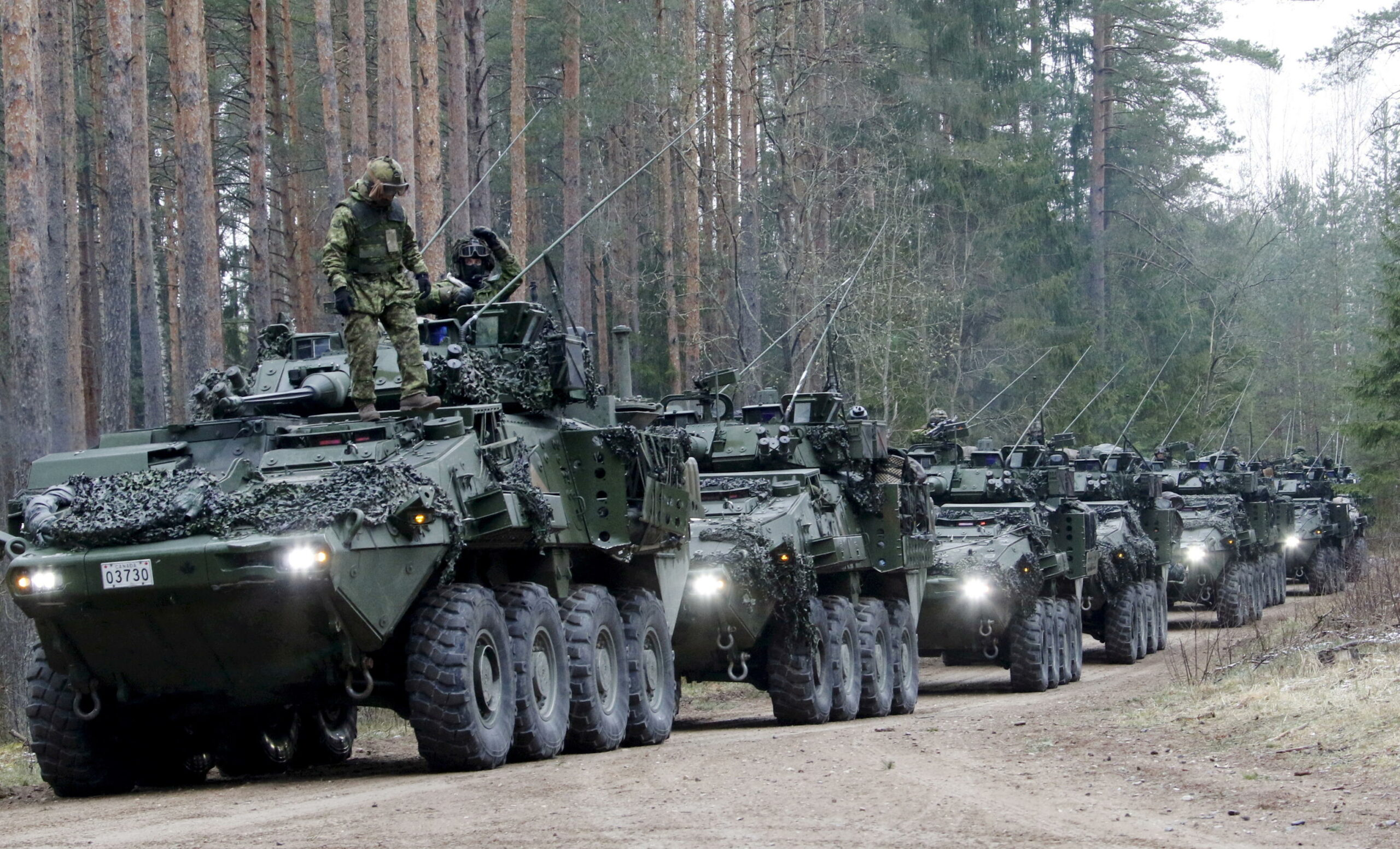Veicoli militari della Nato durante l'edizione 2023 della "Steadfast Defender", in Lettonia.