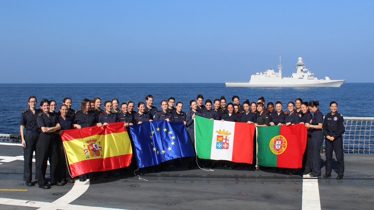 Personale femminile delle marine spagnola, italiana e portoghese durante la missione europea "Atalanta".