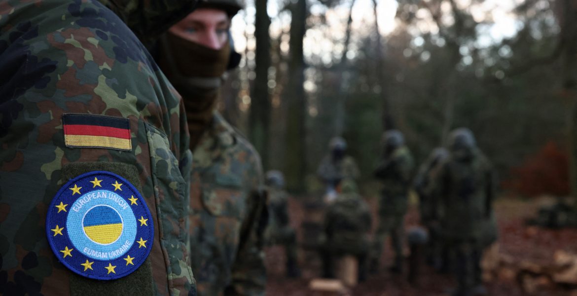 Militari tedeschi dell'iniziativa EUMAM "Ucraina", la missione europea di addestramento dei militari di Kiev.
