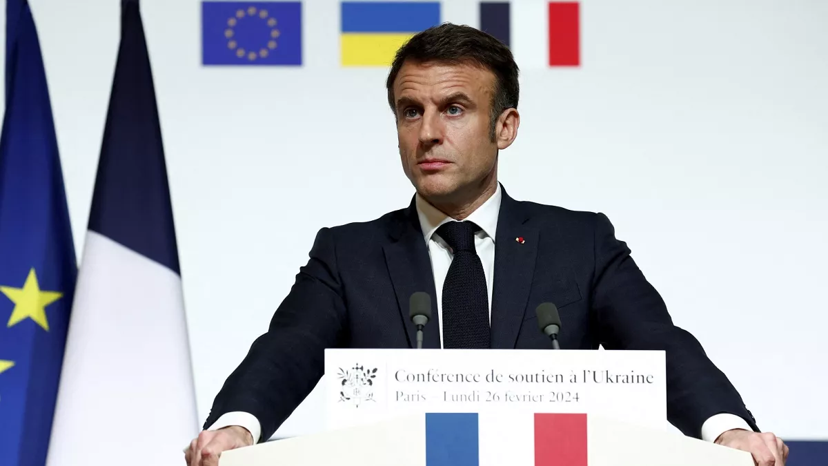 Il presidente francese Emmanuel Macron durante la conferenza stampa al termine del vertice del 26 febbraio 2024.