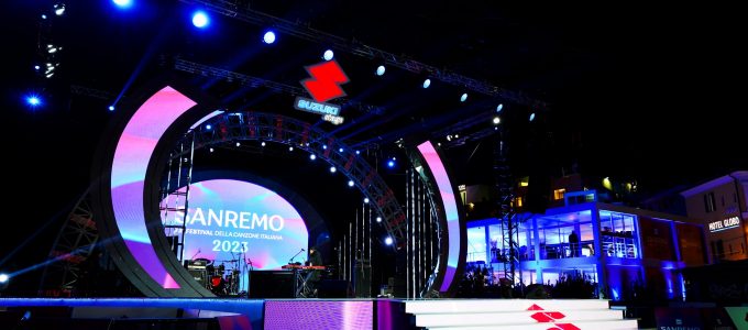 Sanremo pubblicità palco_Suzuki