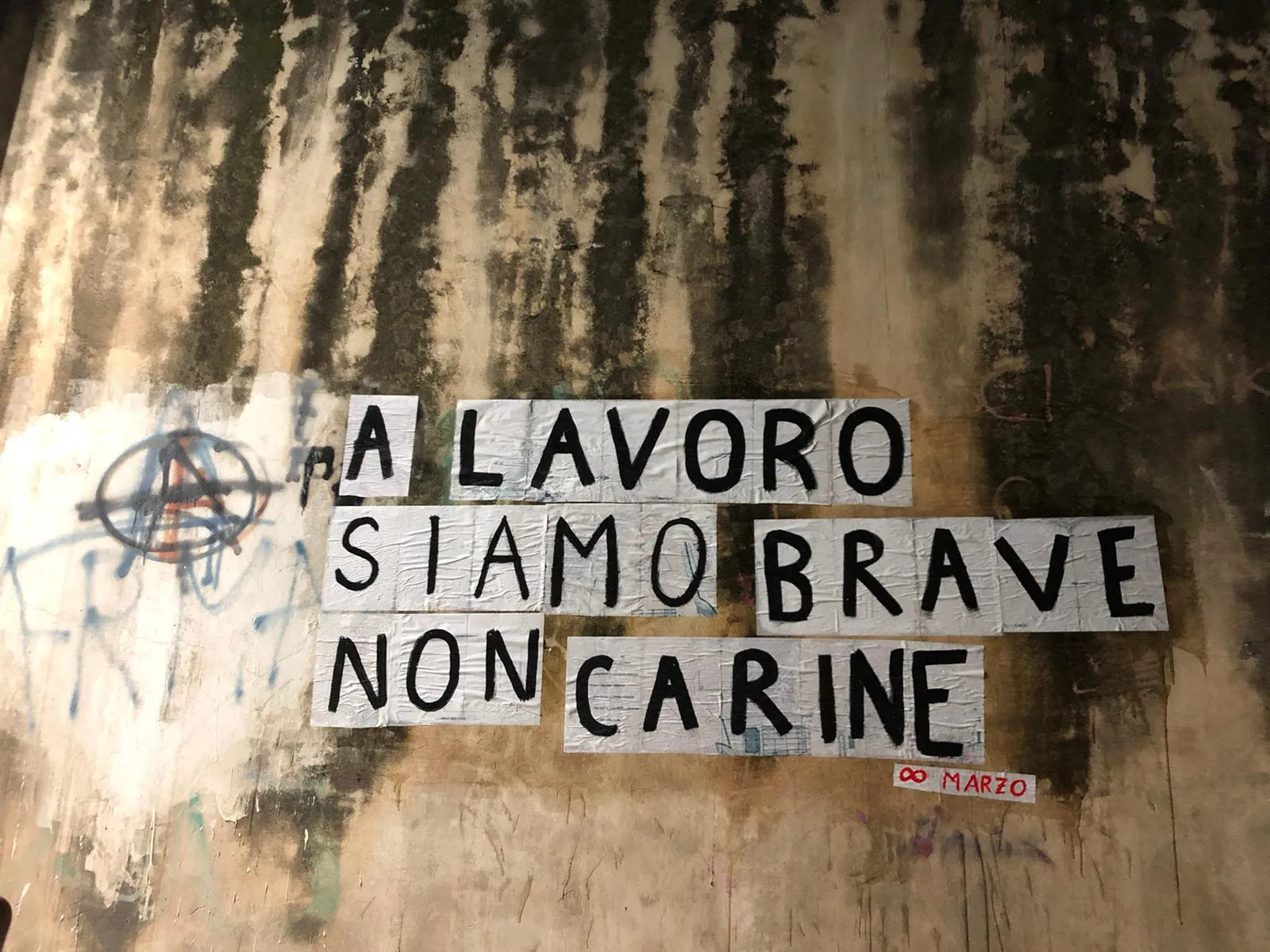 Striscione femminista esposto a Palermo