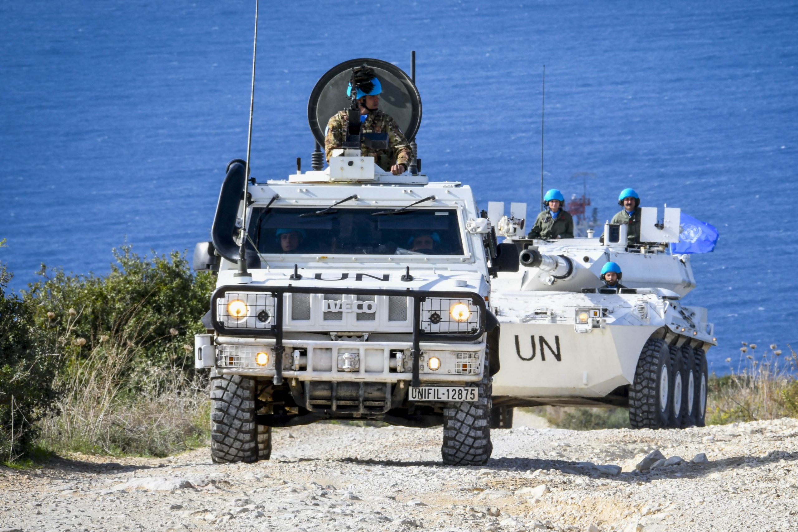 Una pattuglia di "caschi blu" italiani della missione UNIFIL in Libano.