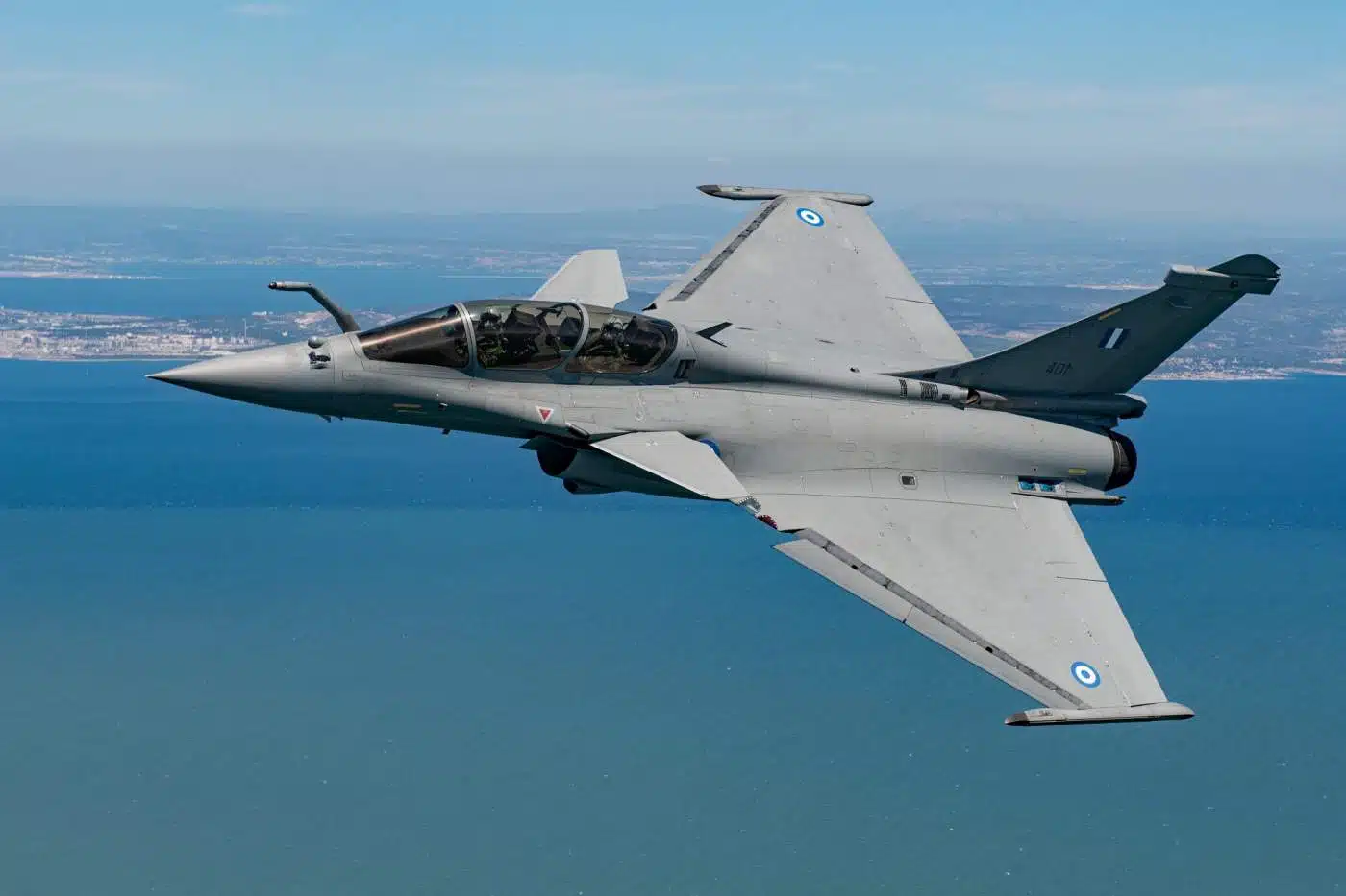 I cacciabombardieri Dassault "Rafale" (nell'immagine un velivolo in dotazione all'aviazione greca) sono al centro del sorpasso francese ai danni della Russia.