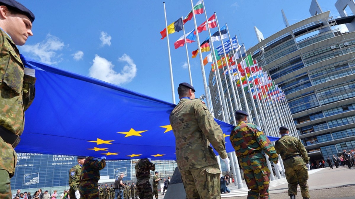 Se l'Unione Europea integrasse le proprie forze militari potrebbe salire al secondo posto degli investitori globali in Difesa.