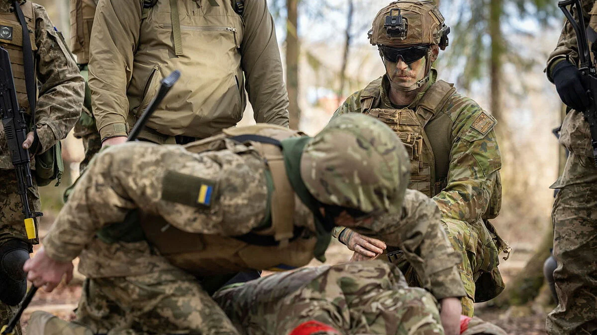 Militari americani addestrano le truppe ucraine.