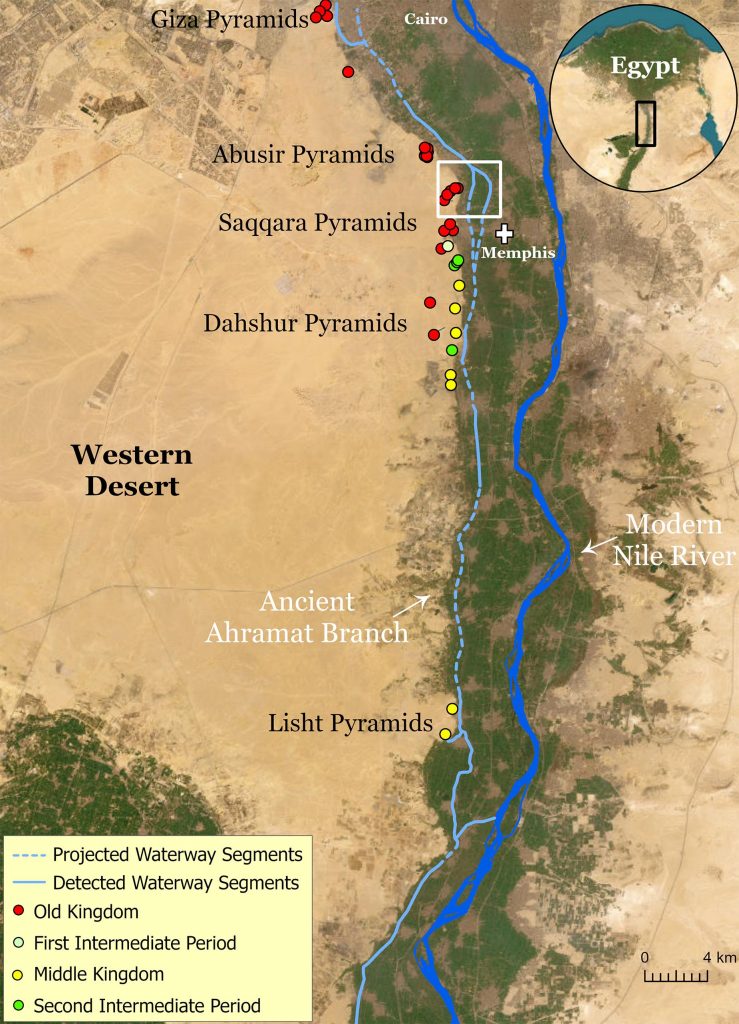 La mappa dell'Ahramat Branch (in azzurro), con evidenziati in rosso, bianco, giallo e verde i principali siti di costruzione delle piramidi.