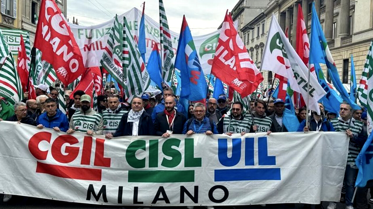 La manifestazione delle sigle sindacali a Milano per il 1° maggio