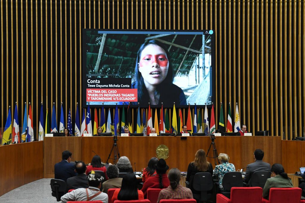 Un'udienza della Corte IDH sui diritti delle popolazioni indigene sudamericane