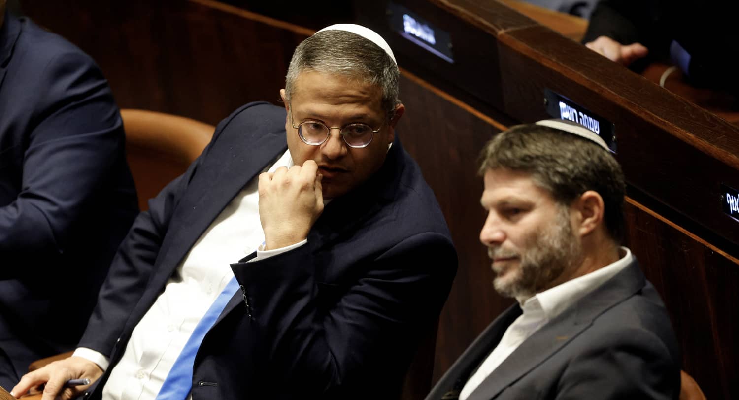 I leader della destra messianica israeliana, Itamar Ben Gvir (sinistra) e Bezalel Smotrich (destra), sono da sempre strenui oppositori dell'idea di arruolare gli studenti ebrei ultra-ortodossi.