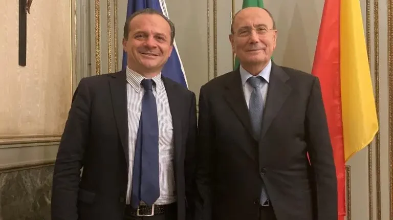 L'attuale sindaco di Taormina Cateno De Luca (sinistra) con il Presidente della Regione Sicilia Renato Schifani (destra)
