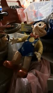 Una bambola raffigurante Pinocchio