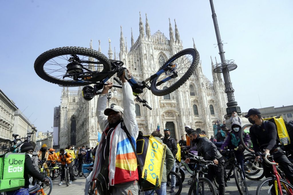 I rider in sciopero per le condizioni di lavoro