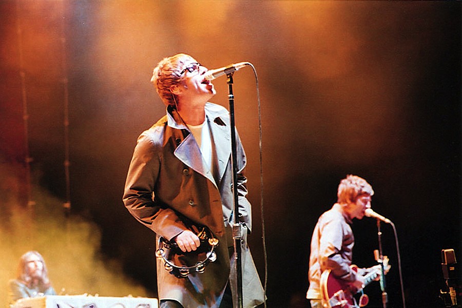 Gli Oasis durante un concerto nel 2005