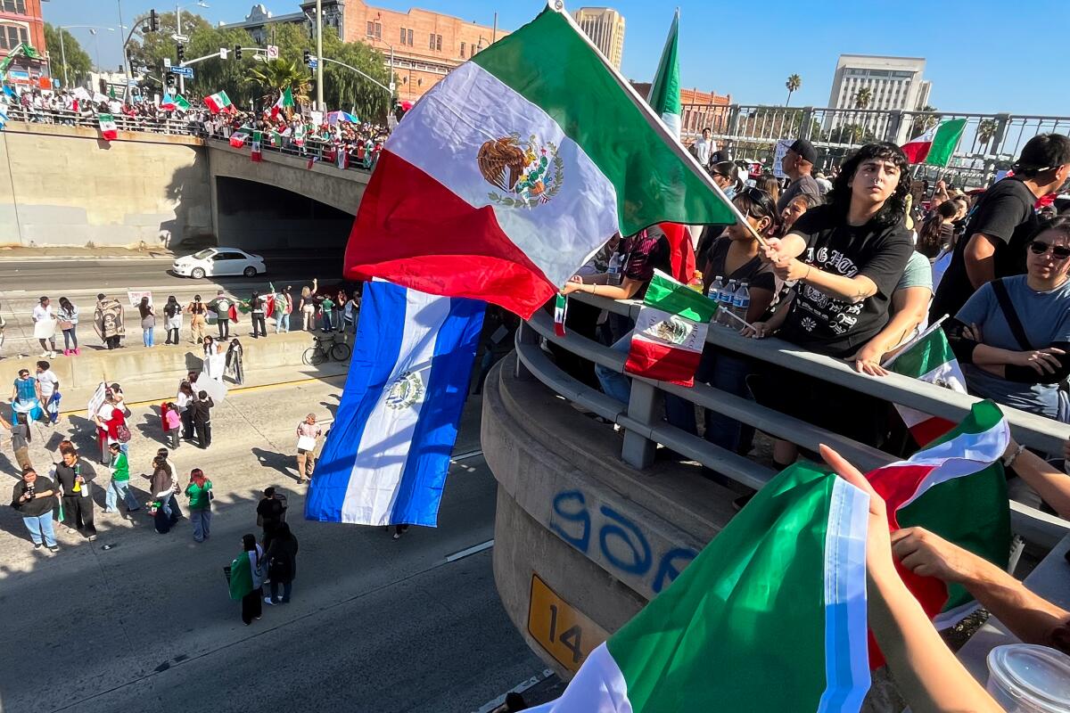 Proteste contro la deportazione a Los Angeles